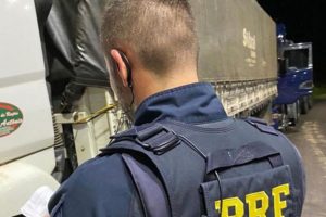 pessoas alcoolizadas no feriado