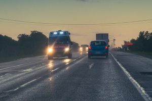 ambulância em excesso de velocidade