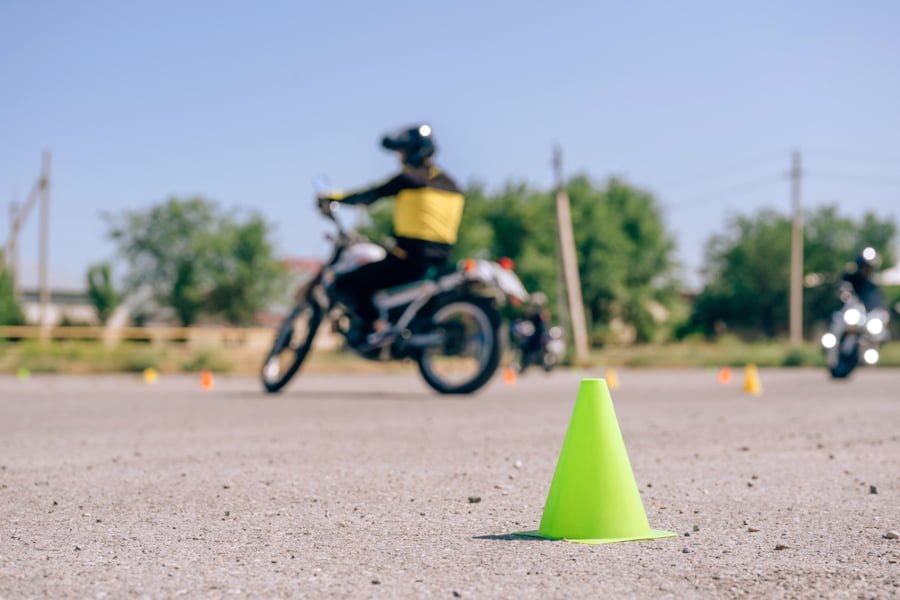 PASSO A PASSO COMO ANDAR DE MOTO, PELA PRIMEIRA VEZ [COMPLETO] [INICIANTES]  