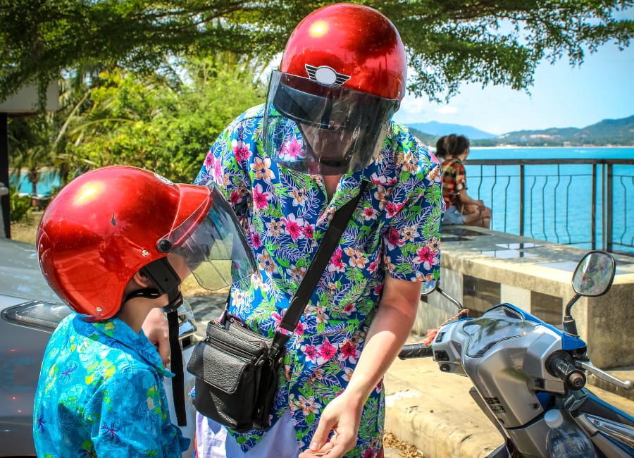 Criança menor de 10 anos na moto? É proibido! Saiba tudo - Parcelamento de  IPVA, Multas e outros débitos