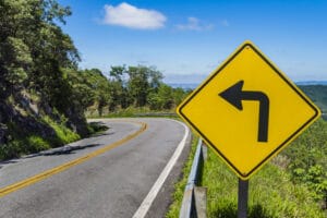 Sinalização de trânsito: quais as diferenças entre as placas vermelhas ...