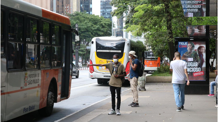 Uso de máscara transporte público