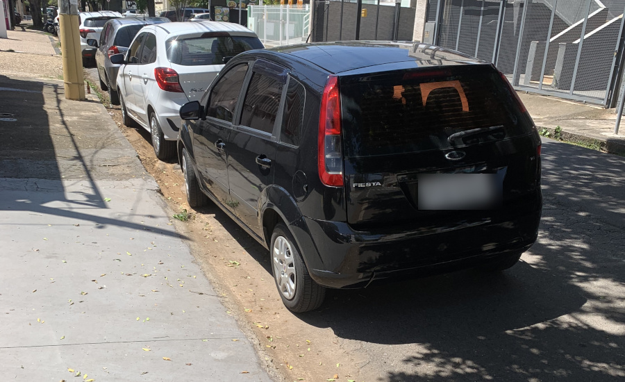 Estacionar em guia rebaixada