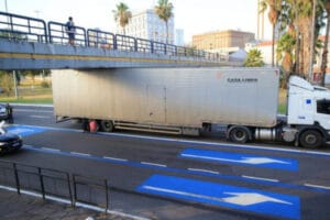 Caminhão preso Porto Alegre