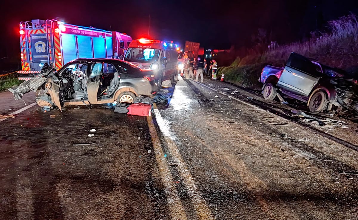 Veículos envolvidos no acidente na BR-277 estão no pátio da PRF