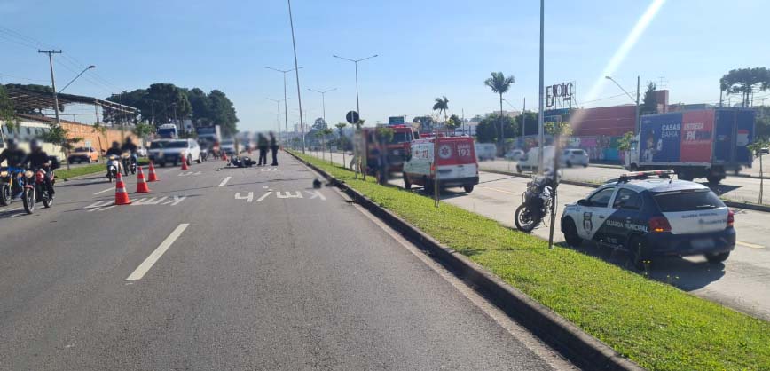 acidente carro moto Linha Verde