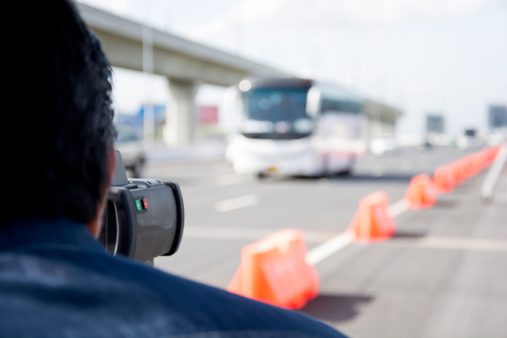 Combate excesso de velocidade