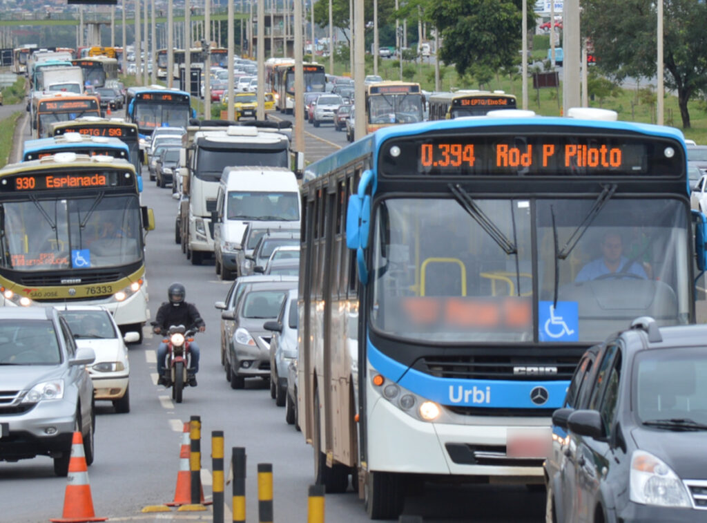 Emprego e trânsito congestionado