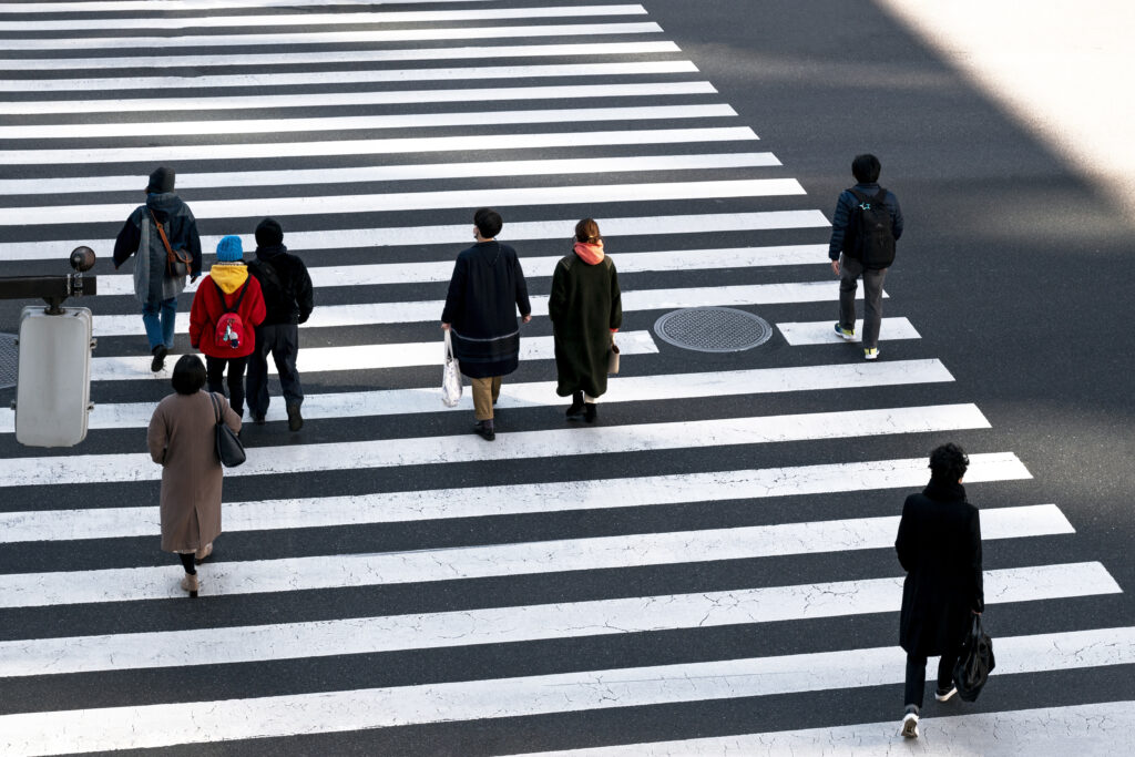 pessoas-de-toquio-viajando-na-rua