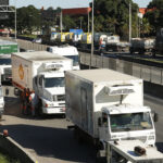 Caminhoneiros fazem paralização em rodovia do Rio de Janeiro