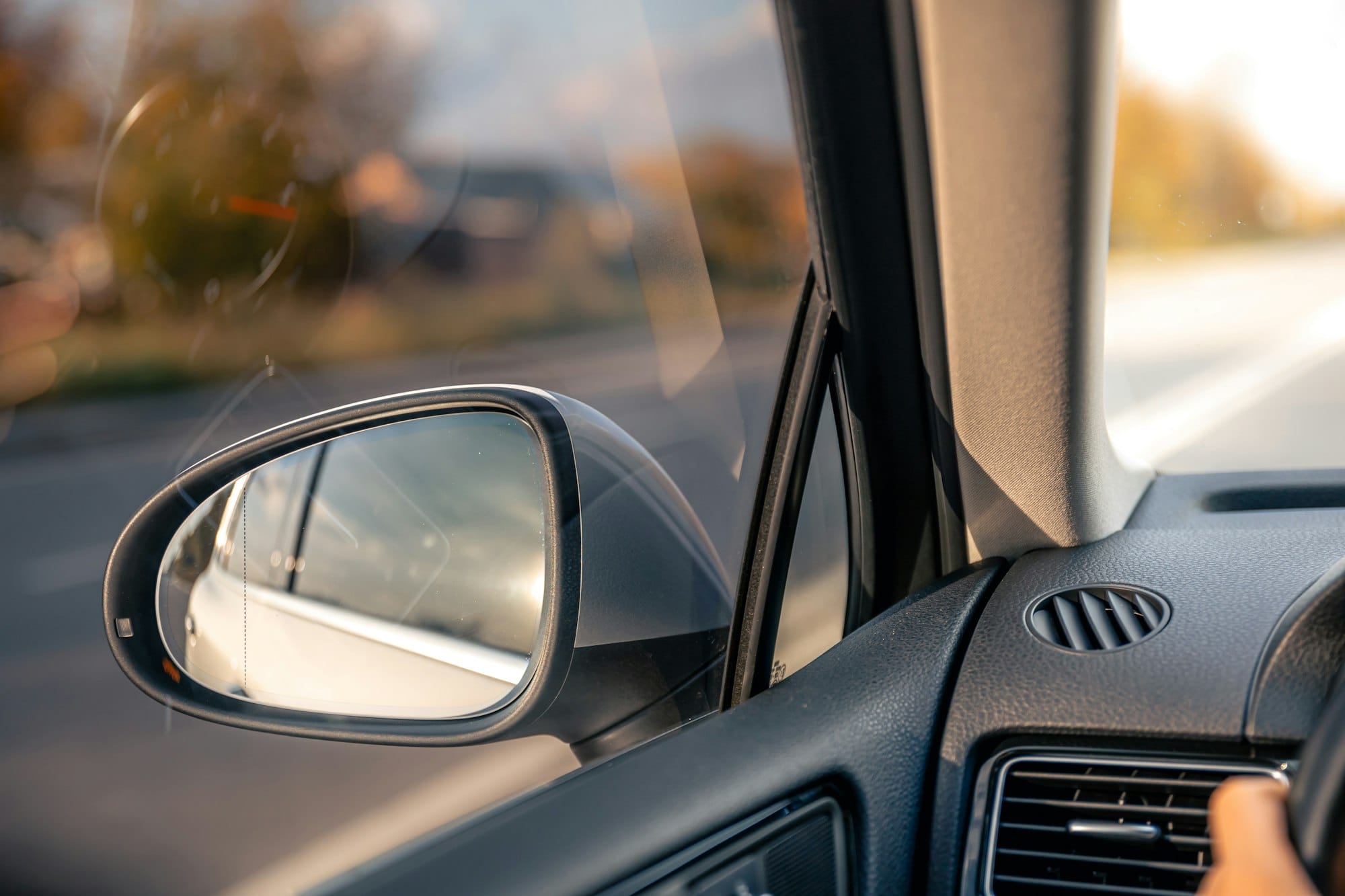 Como identificar pontos cegos no carro?
