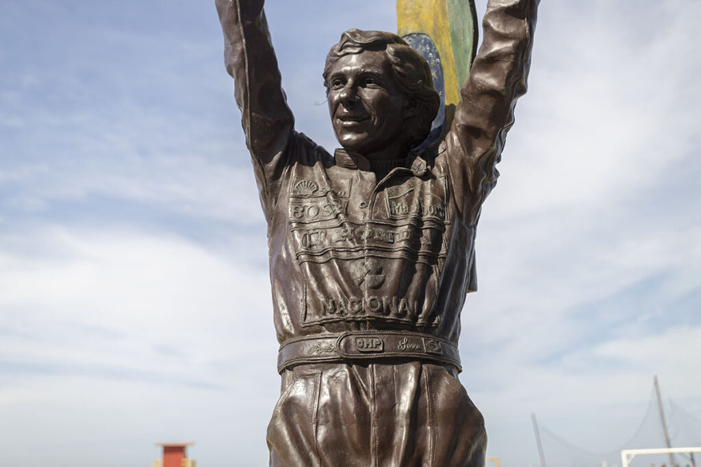 Estátua de bronze de Ayrton Senna no Rio de Janeiro (RJ)