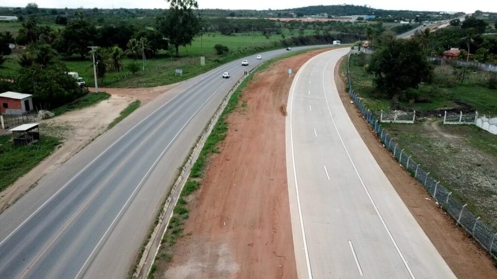 Governo inaugura na Bahia 22 km de pistas duplicadas na BR-101