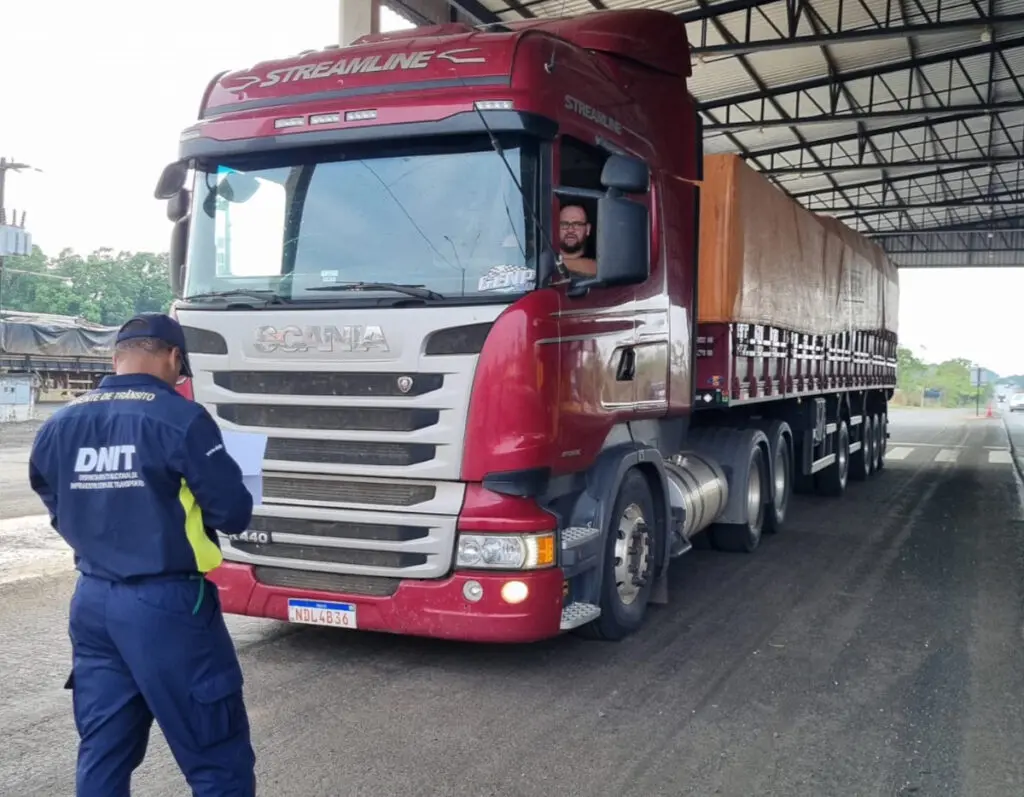 DNIT transbordo de carga excedente