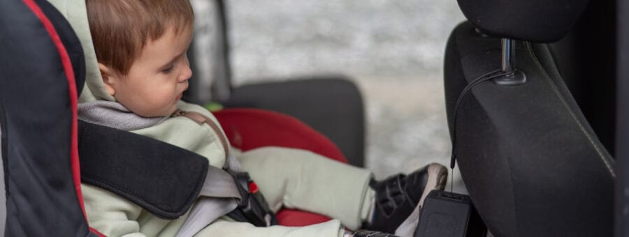 Criança na cadeirinha