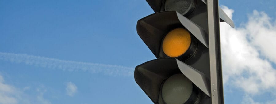 amarelo intermitente