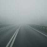 neblina na rodovia baixa visibilidade