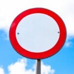 placa de trânsito círculo não é no Brasil