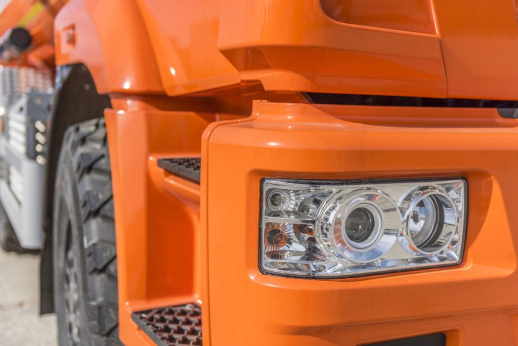 faróis de caminhões