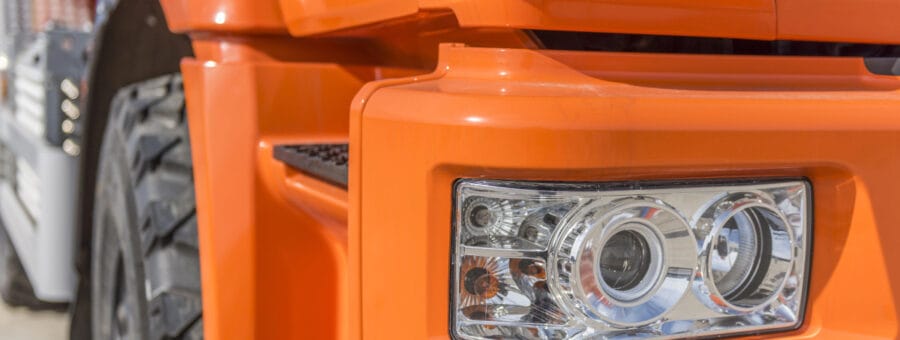 faróis de caminhões