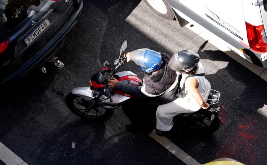 Falta de transporte público empurra população para as motos e aumenta número de mortes no trânsito