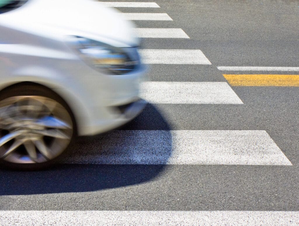 Ultrapassagem em faixa de pedestre: quais são as regras e quais as penalidades?