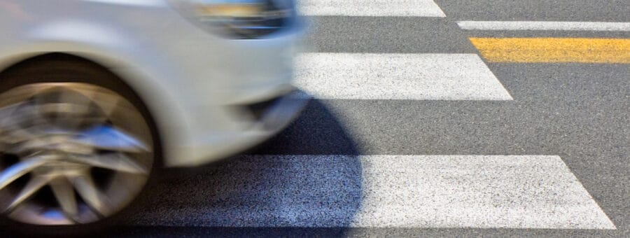 ultrapassagem em faixa de pedestre