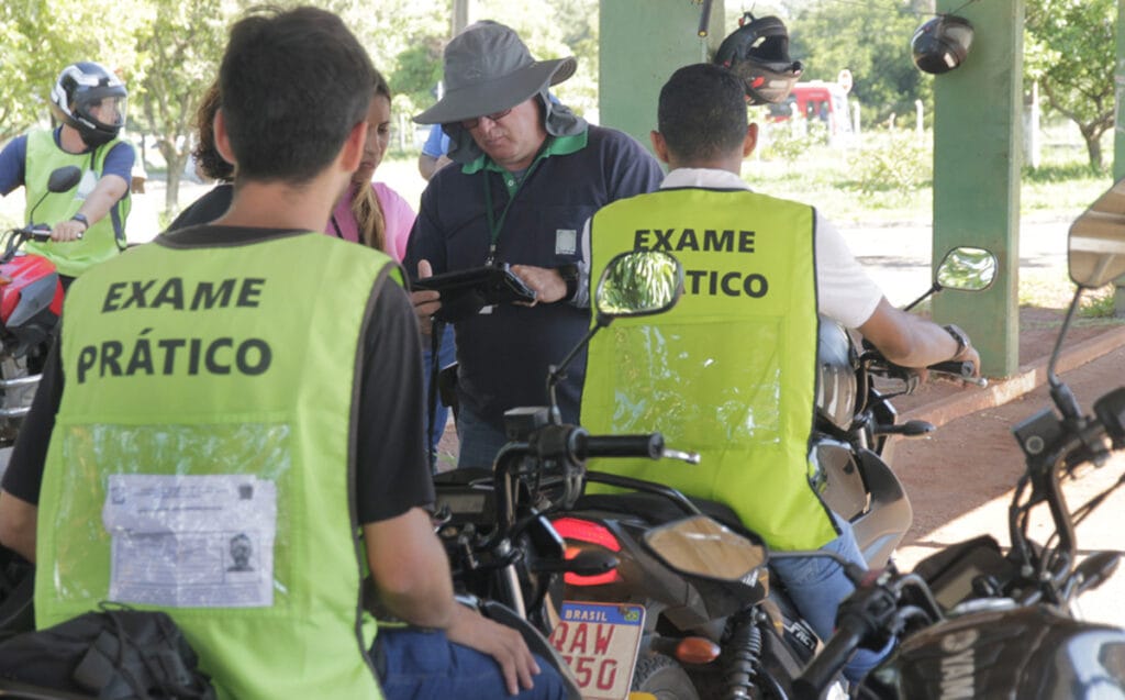 Tirar CNH sem prazo de validade? Entenda o que pode mudar no processo de habilitação