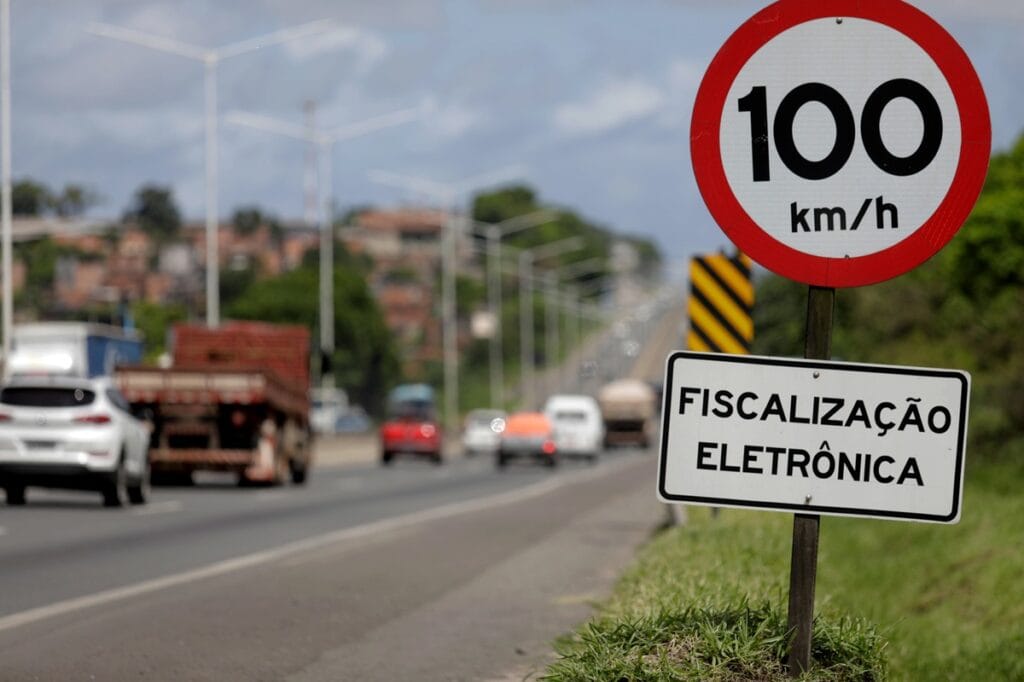 Radares salvam vidas: novo estudo expõe desigualdade na fiscalização de velocidade no Brasil