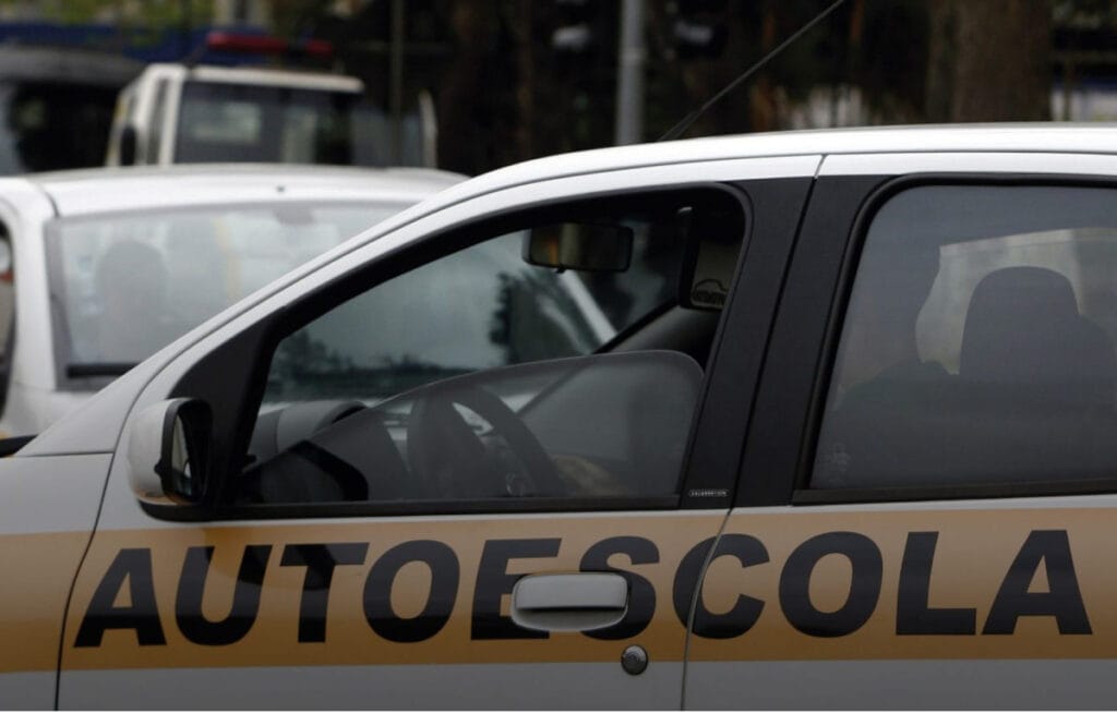 ‘Estão desmontando a educação para o trânsito’, alerta especialista sobre mudanças na formação de condutores