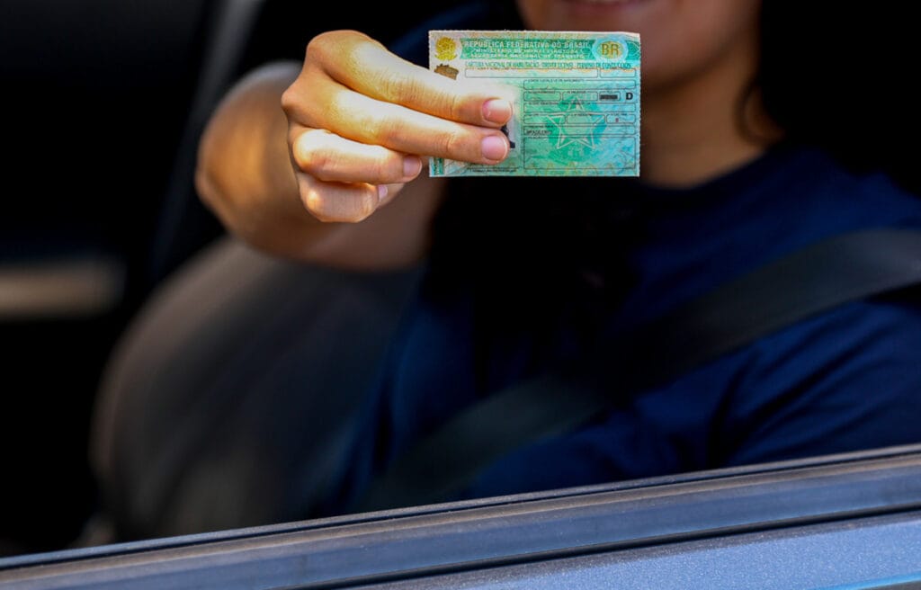 Vai tirar a CNH: exames agora têm preço máximo nacional e levantam desafios práticos