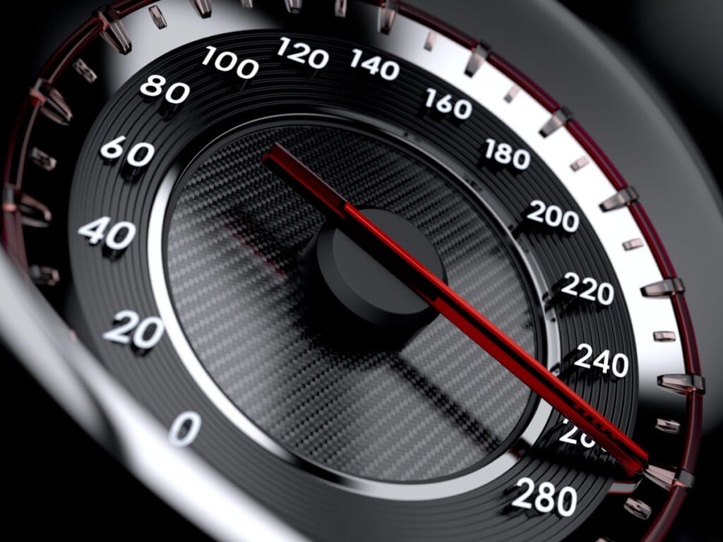 Por que brasileiros dirigem com tanta pressa? Uma análise cultural sobre o comportamento nas ruas