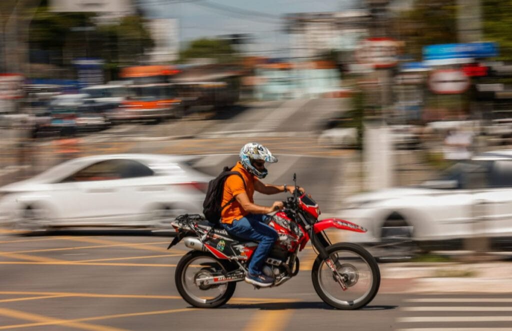 Brasil flexibiliza a CNH enquanto mortes no trânsito disparam