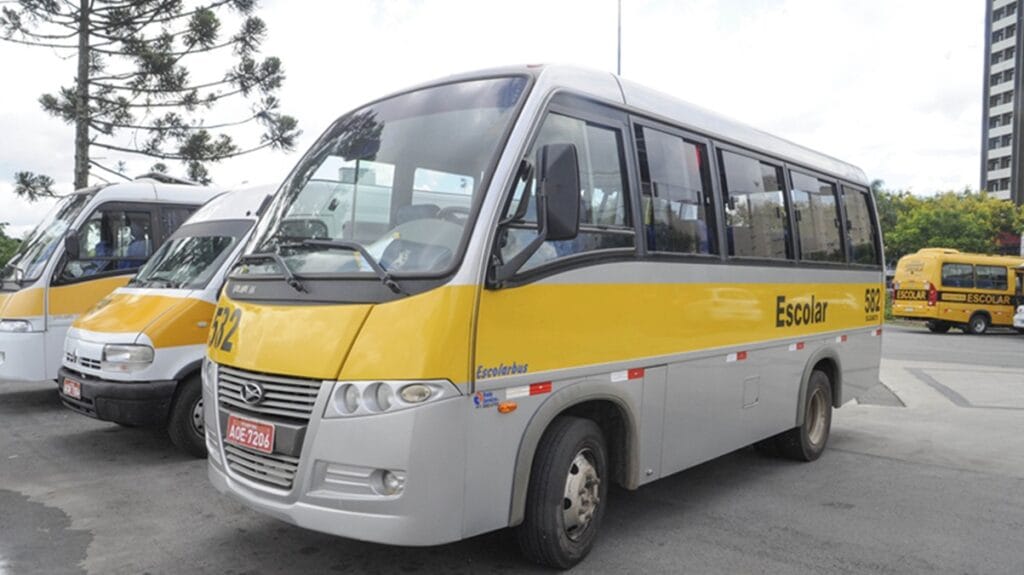 Volta às aulas pressiona trânsito nas cidades e acende alerta para a segurança do transporte escolar