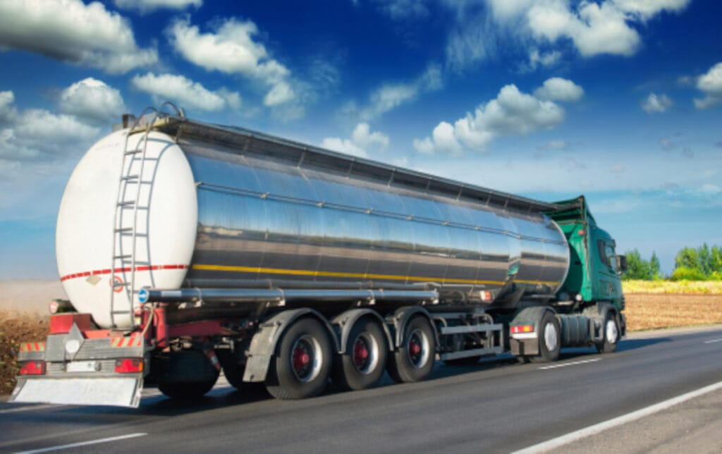 Nova norma do CONTRAN muda validade de curso exigido para transporte rodoviário de produtos perigosos