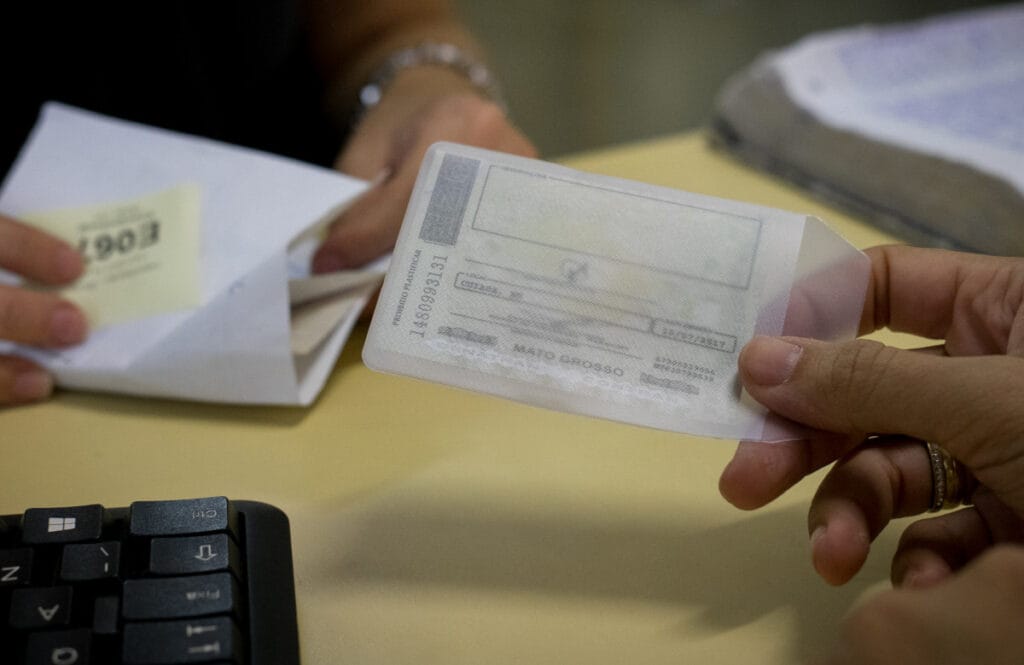 Nova regra permite rebaixar a CNH? Veja como funciona