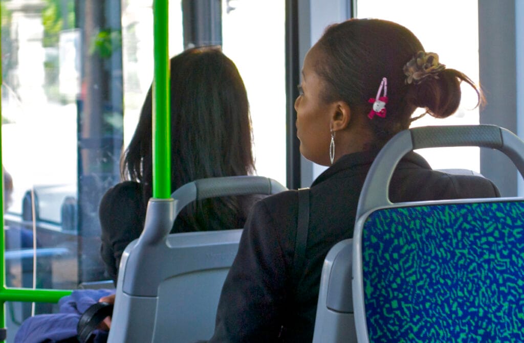 PL prevê câmeras e treinamento para combater violência de gênero no transporte público