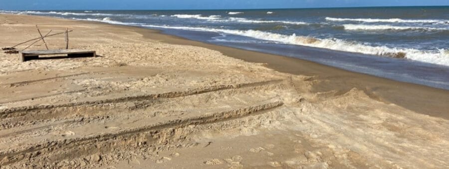 trânsito na areia da praia