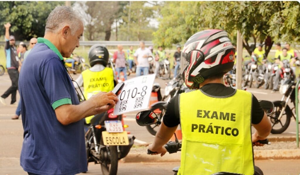 Deputados reagem a mudanças na CNH e defendem manutenção das autoescolas no Brasil