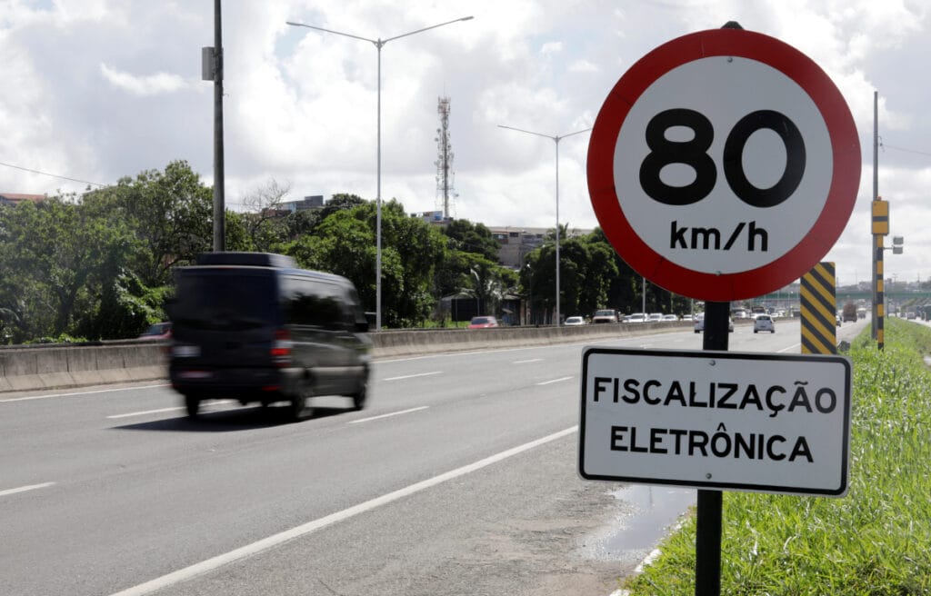 187 infrações de trânsito são registradas por minuto no Brasil