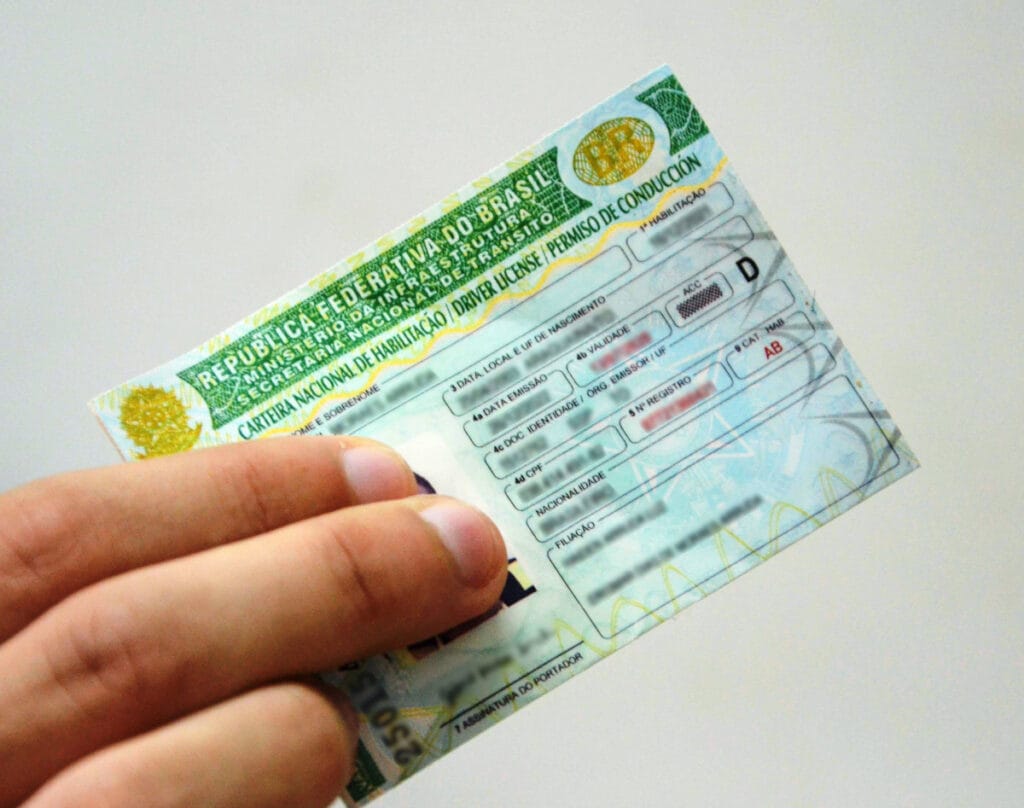 Você tirou a carteira, mas ainda está em teste: entenda como funciona a CNH provisória