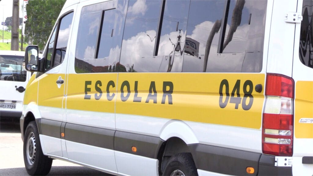 Transporte escolar pode ter monitoramento em tempo real e acesso para pais