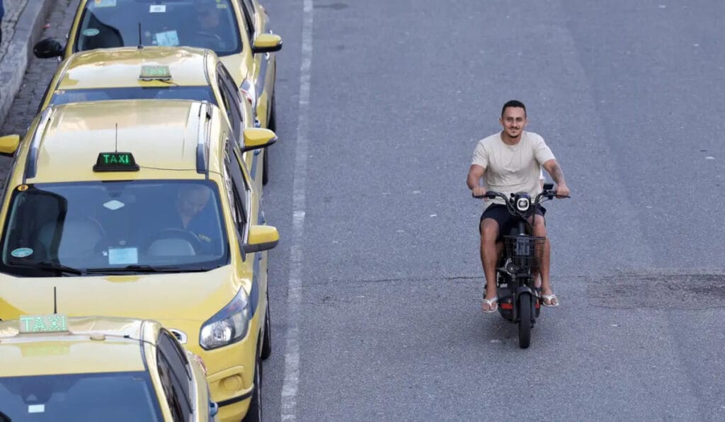Autopropelidos no Rio: decreto da prefeitura, reação do Detran e um impasse que ninguém consegue explicar