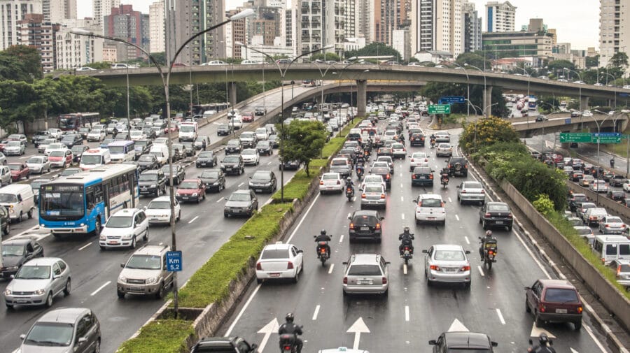 licenciamento atrasado multa
