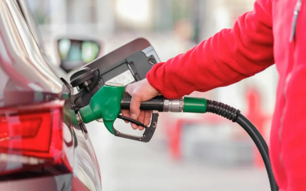 Gasolina com mais etanol pode aumentar consumo e exigir atenção dos motoristas