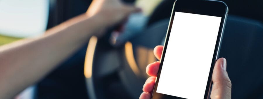 telefone celular ao volante