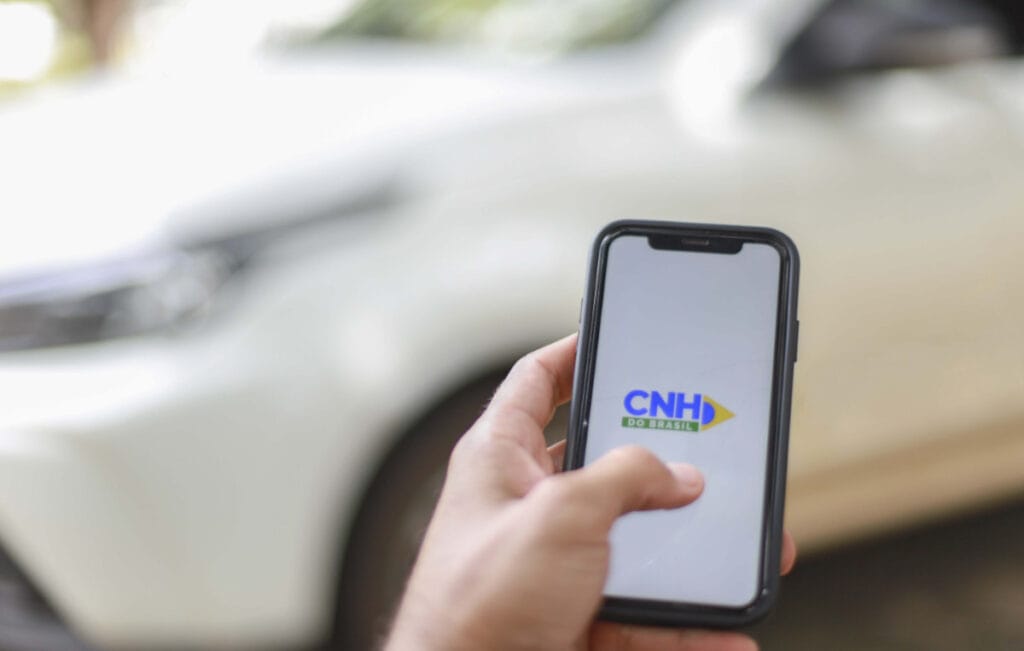Nova lei mantém exame médico e muda renovação automática da CNH