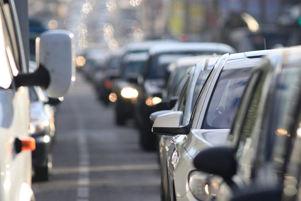 Home office reduz congestionamentos? Queda de 70% no trânsito de São Paulo reacende debate sobre trabalho híbrido
