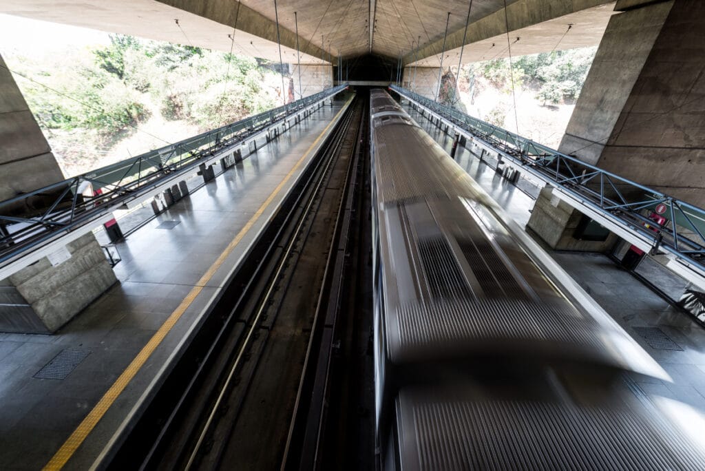 Menos garagem, mais metrô: como a mobilidade urbana está mudando a forma de morar nas grandes cidades