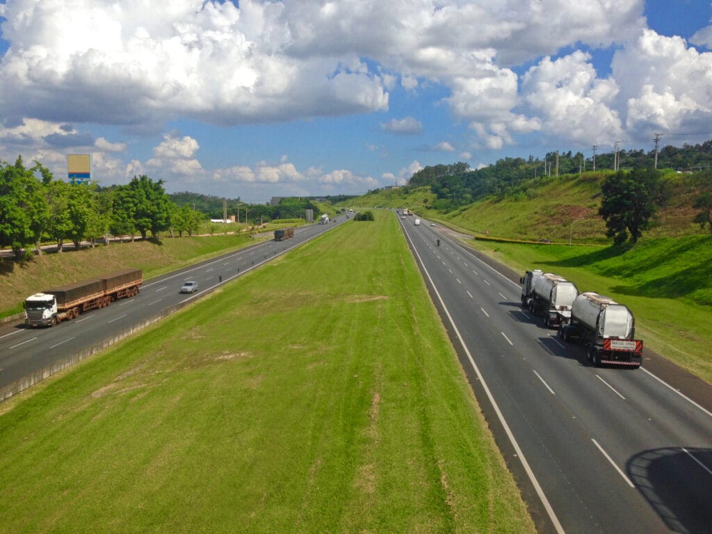 Melhoria das rodovias evitou 2,6 mil acidentes e gerou economia de R$ 1,28 bilhão, aponta estudo